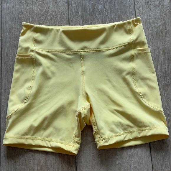 FILA x Hailey Bieber Sports Shorts Yellow XS (new) - Picture 4 of 6